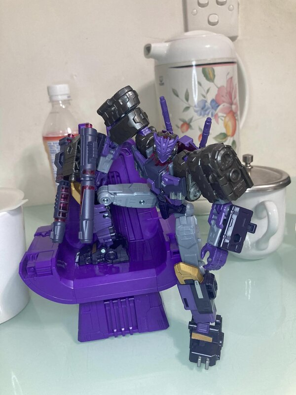  In Hand Image Of Transformers Legacy Evolution IDW Tarn Toy  (4 of 10)